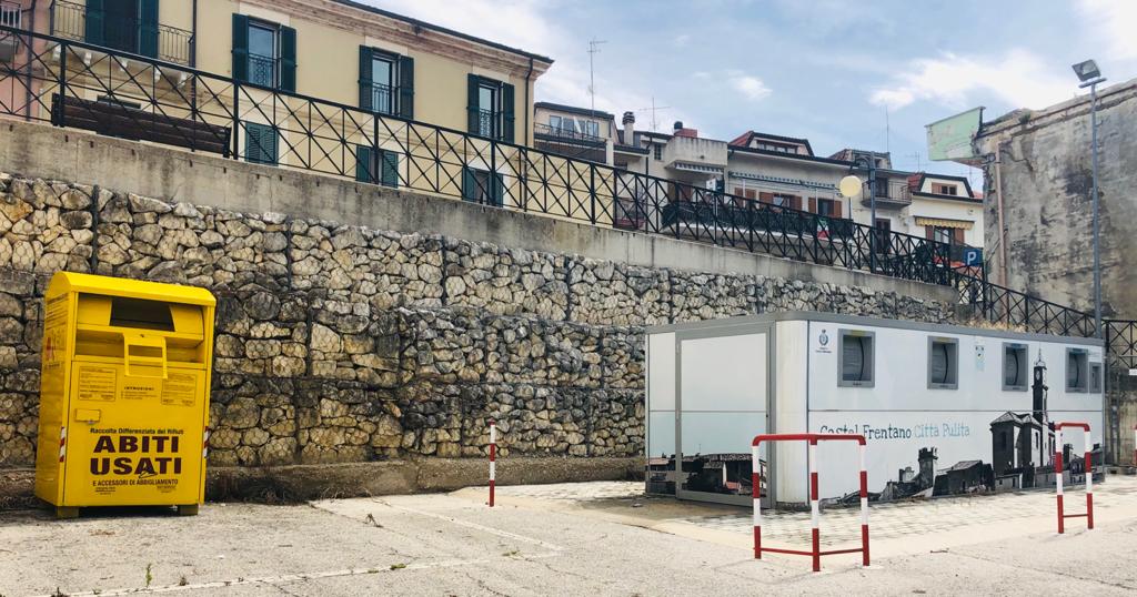 Box abiti usati in C.so Roma